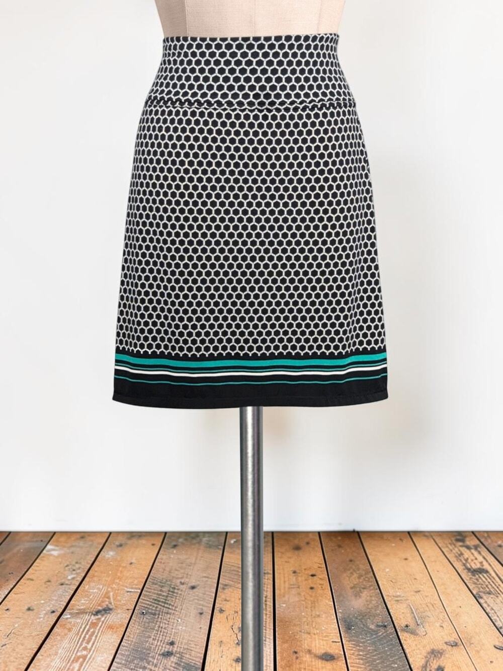 MAX STUDIO Stretchy A-Line Short Black White Green Print Skirt M